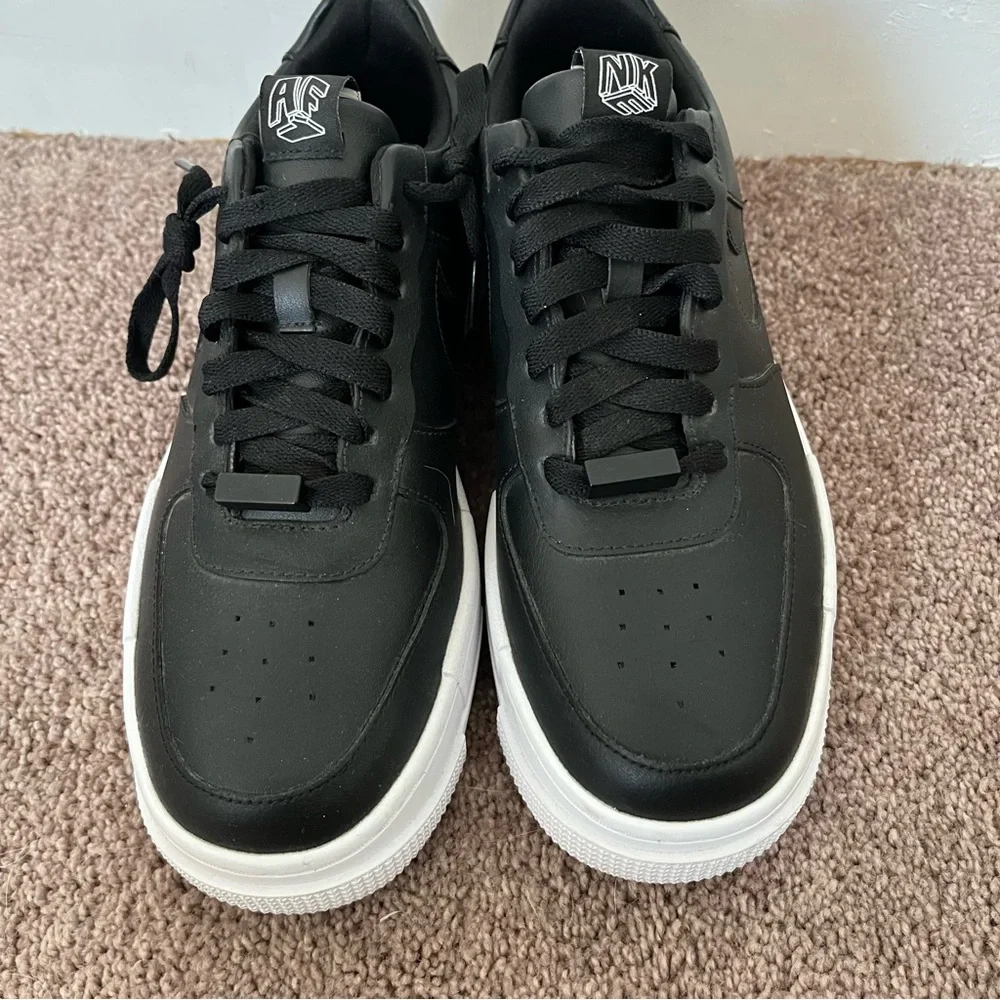 Nike Women's Black and White Sneakers - Picture 4 of 10